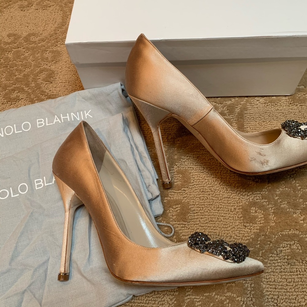 Manolo Blahnik hangisi champagne satin pumps - Picture 4 of 8